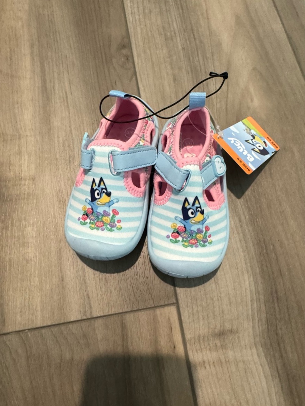 NWT Bluey water shoes size 5/6